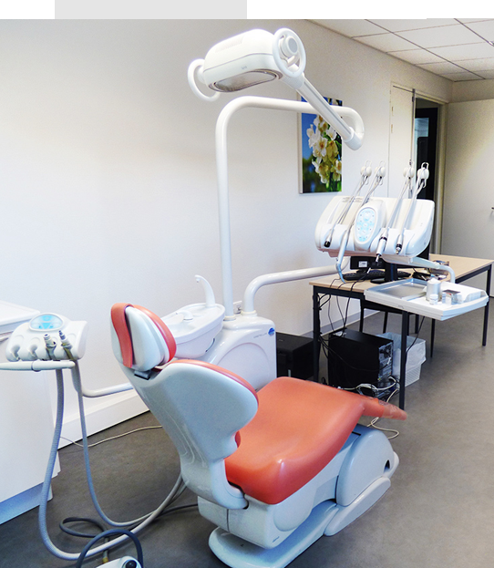 trois chirurgiens dentistes sur place